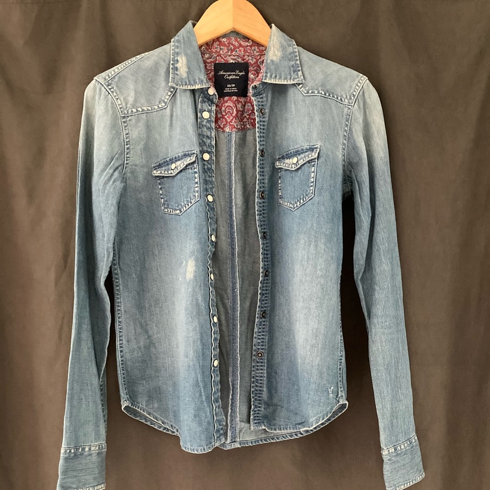 🌸AE button down jean shirt🌸